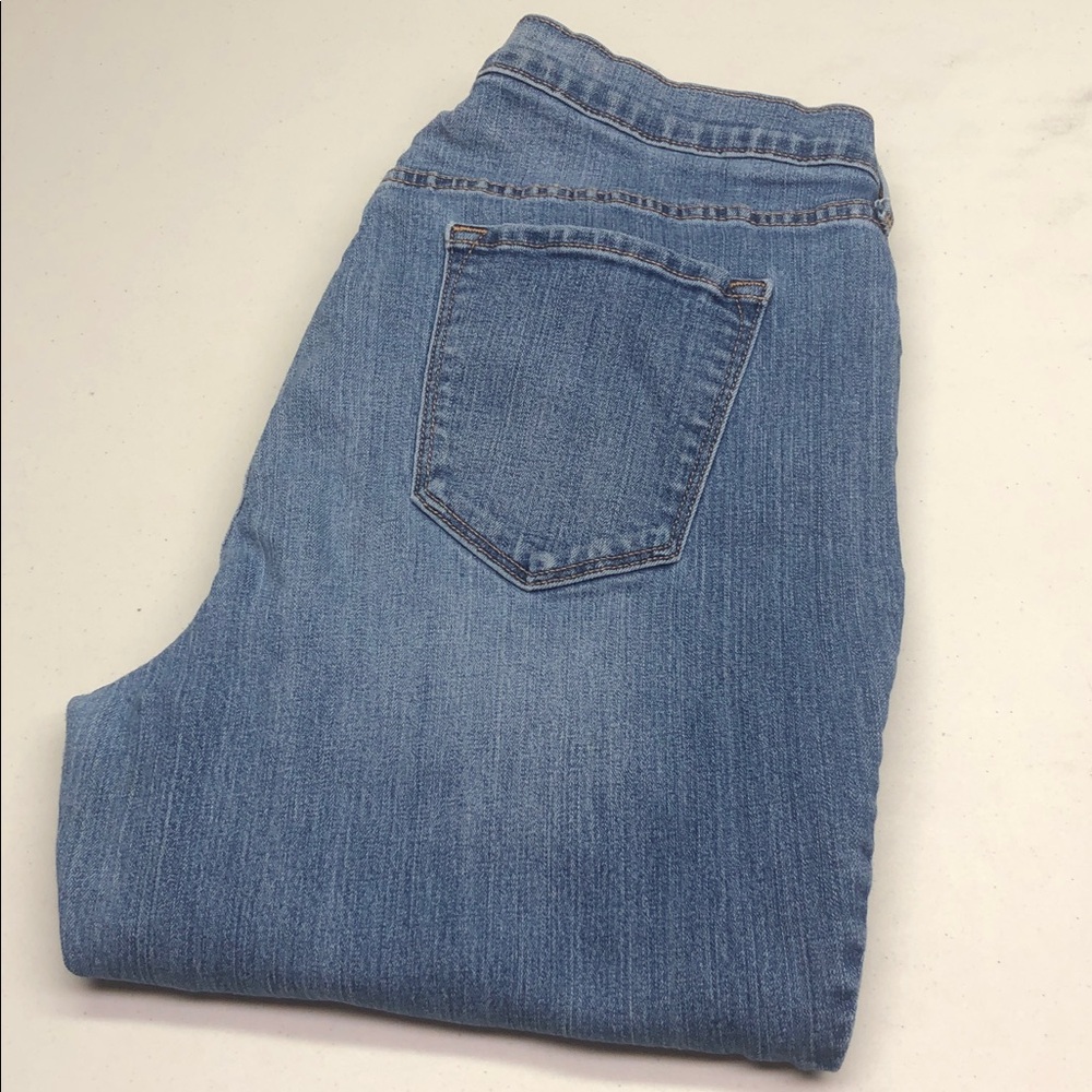OLD NAVY CURVY BOOTCUT JEANS 16/33x30 ⭐️